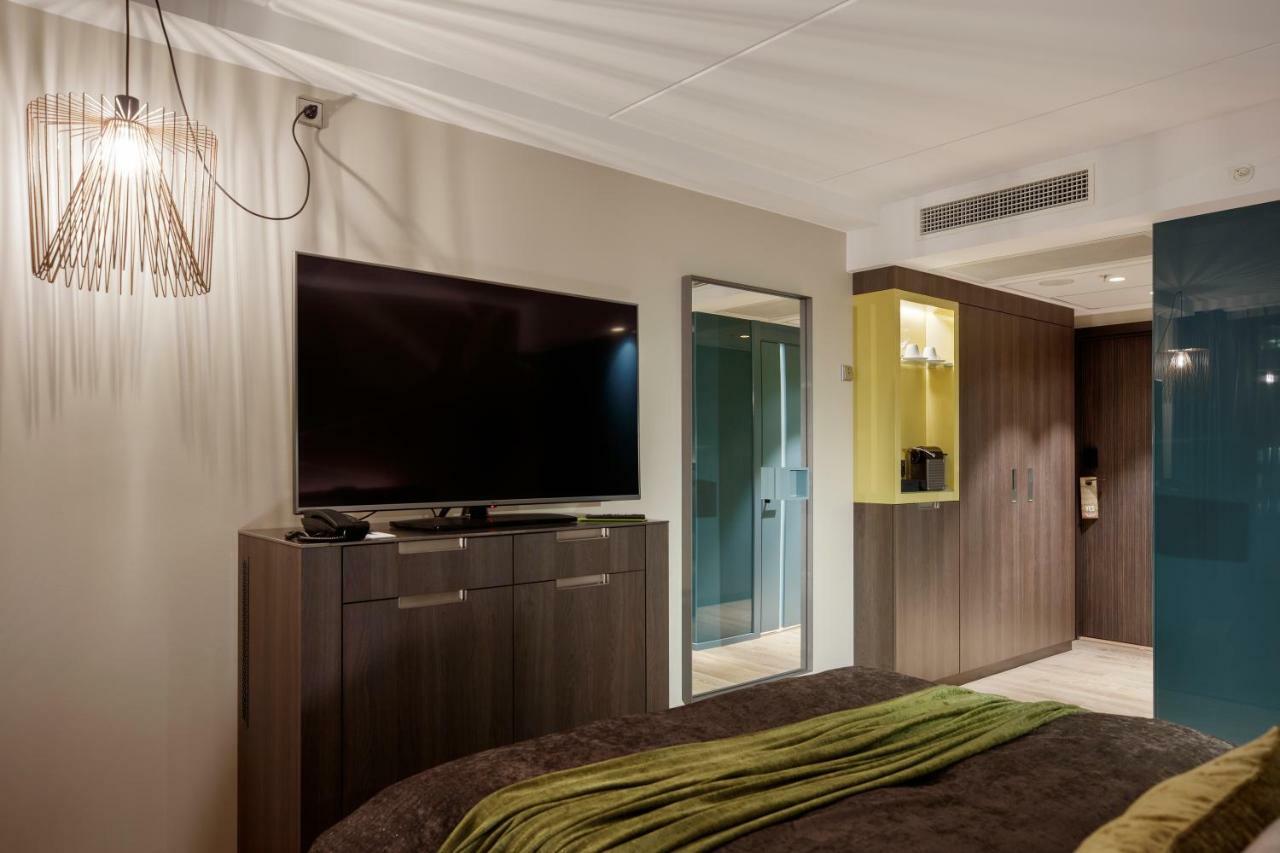 Clarion The Hub 4*