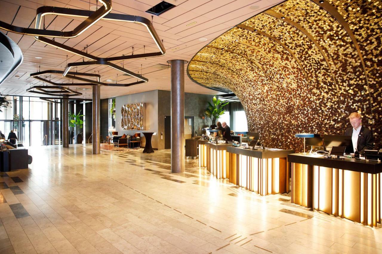 Clarion The Hub